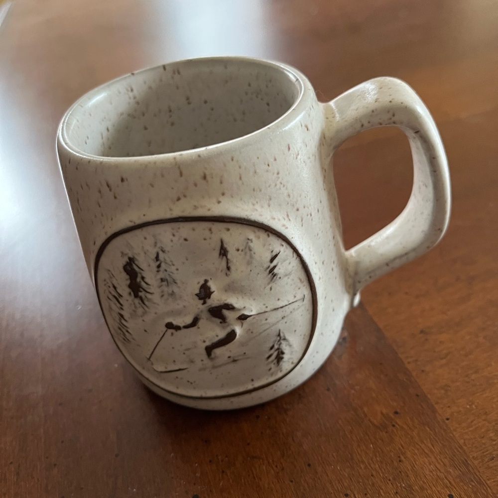 Speckled Cream Skiing Mug
